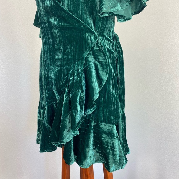 BB Dakota velvet Night Fever Wrap Dress M Ruffle Frilly Emerald Green Holiday - Picture 6 of 14